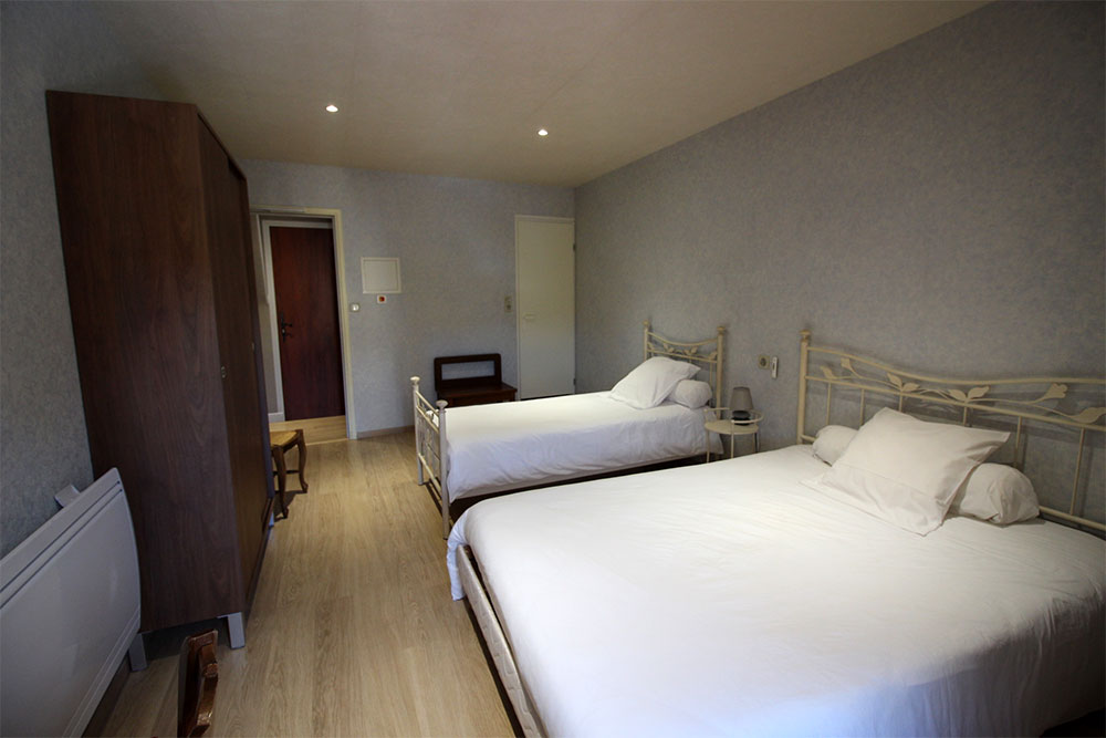 chambre-hotel-bleuet Chambre hôtel simple et double Rose