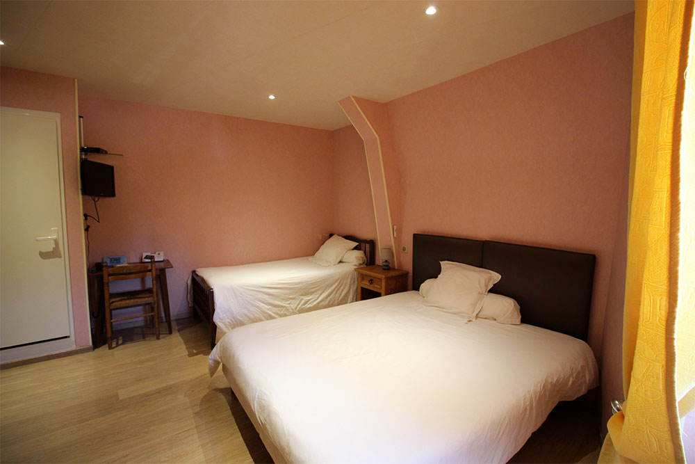 chambre-hotel-rose Chambre hôtel simple et double Rose